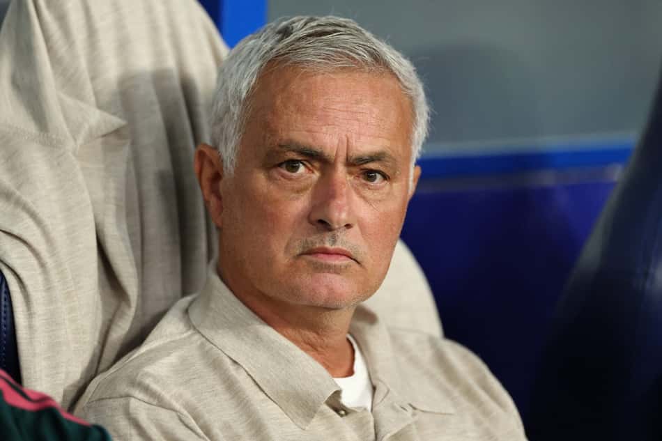 José Mourinho observa o duelo entre Real Madrid e Espanyol, pela La Liga