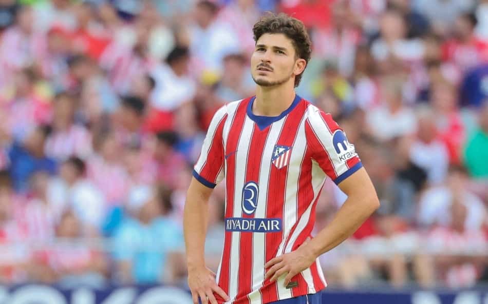Julián Álvarez em ação no duelo entre Atlético de Madrid e Villarreal