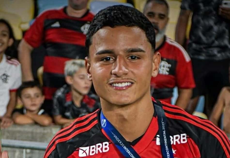 Kaio Nóbrega com a camisa do Flamengo