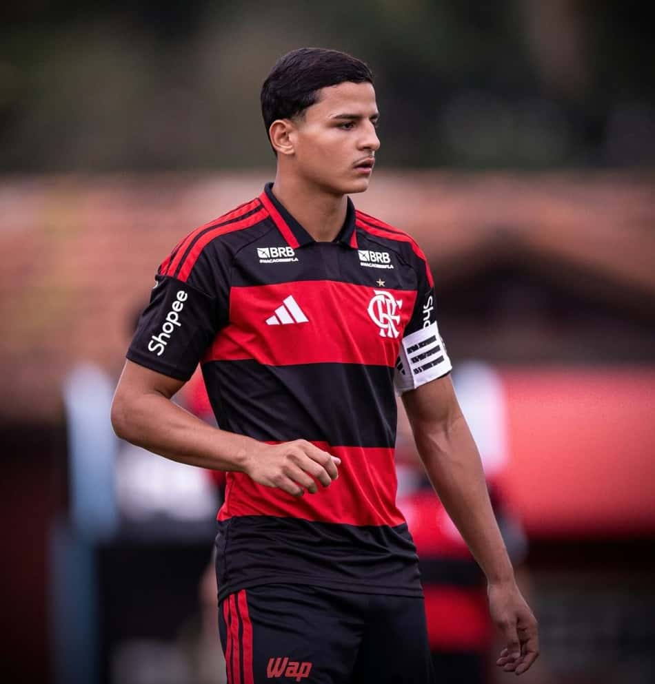 Kaio Nóbrega com a camisa do Flamengo