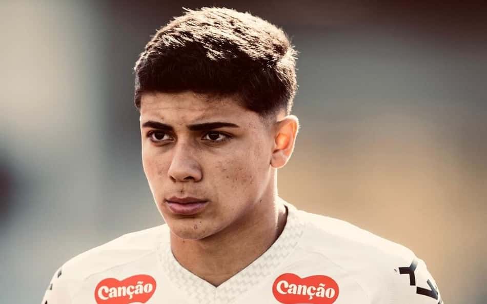 Kauã Miranda acumula passagens pela seleção de base de Portugal. Atualmente, joga pelo Sub-17 do Santos. (Foto: Divulgação/ Santos FC)