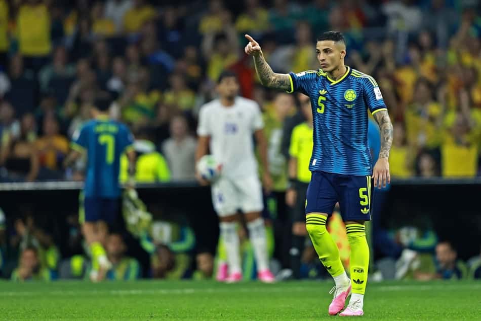 Kevin Castaño gesticula durante jogo entre Colômbia e Uzbequistão na fase de grupos da Copa do Mundo