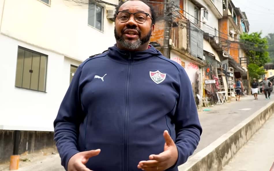Leandro Carvalho apresenta o primeiro episódio da série na Favela Guararapes
