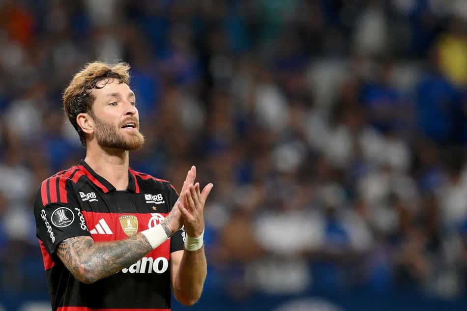 Léo Pereira em ação durante Cruzeiro x Flamengo pela Libertadores