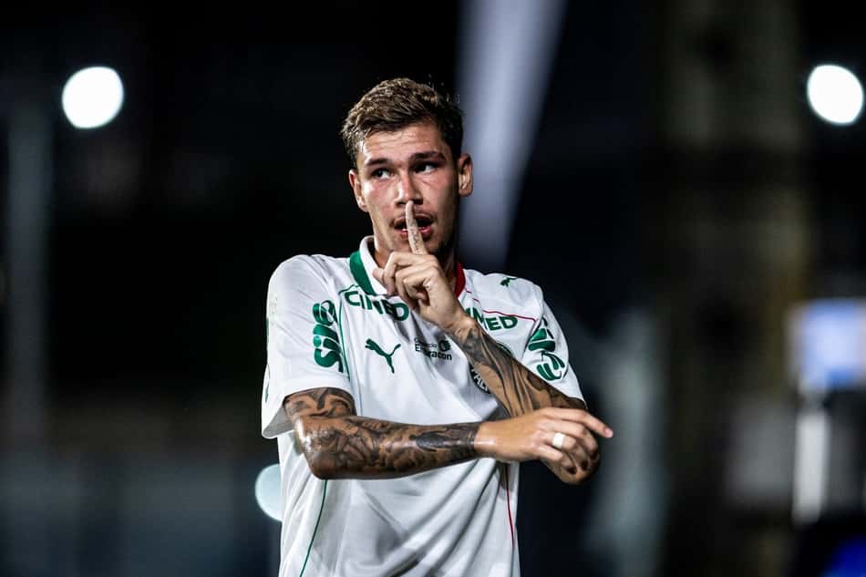 Erick Belé comemora gol marcado no primeiro jogo do Brasileirão sub-20