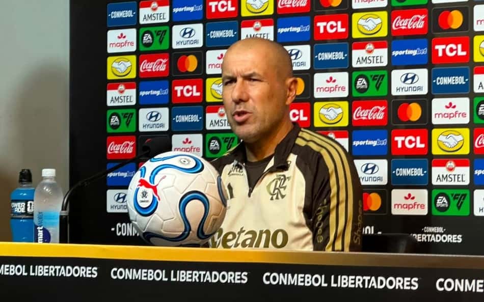 Leonardo Jardim concede entrevista coletiva pelo Flamengo