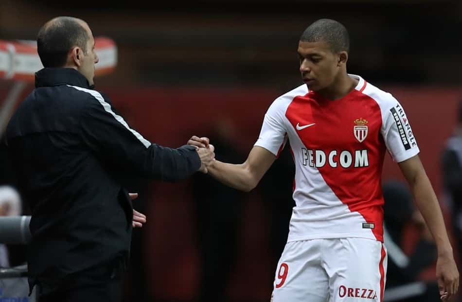 Leonardo Jardim cumprimenta Mbappé nos tempos de Monaco