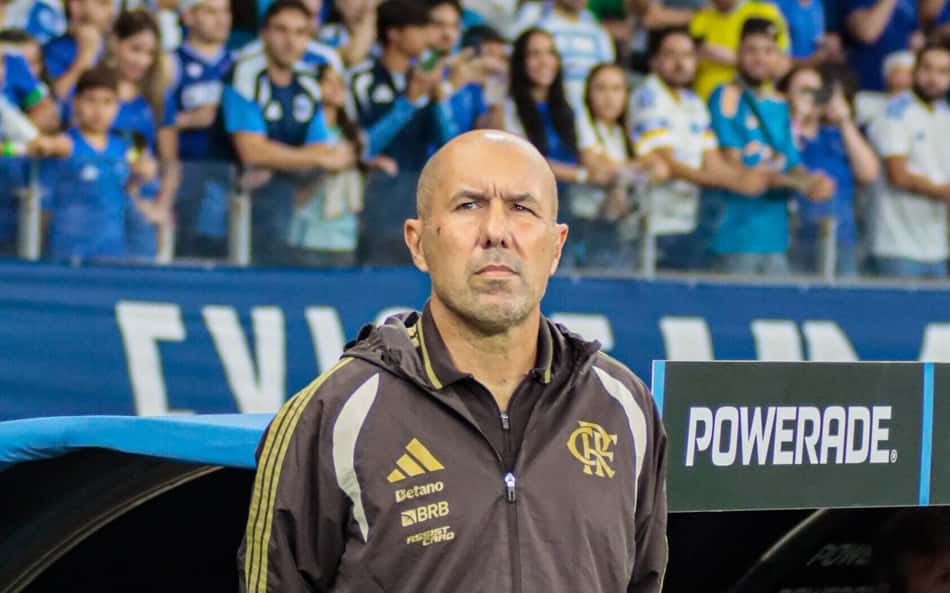 Jardim critica falta de maturidade do Flamengo com a bola e cobra capricho no ataque