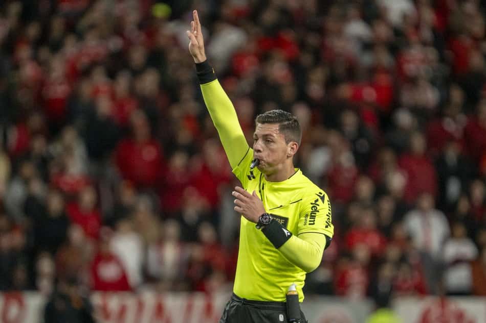 Lucas Casagrande apita Internacional x Atlético-MG