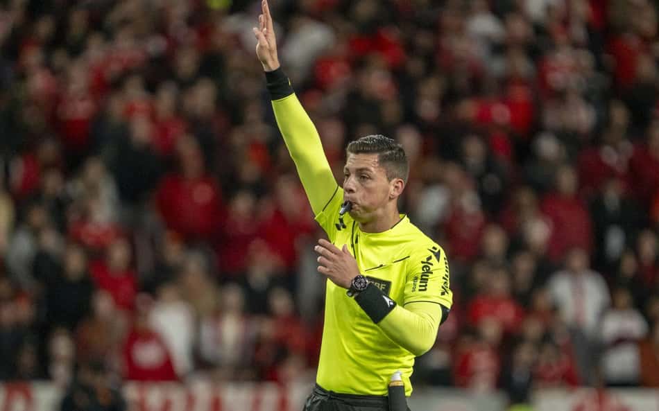 Decisão da arbitragem em Internacional x Atlético-MG repercute: 'Inventou'