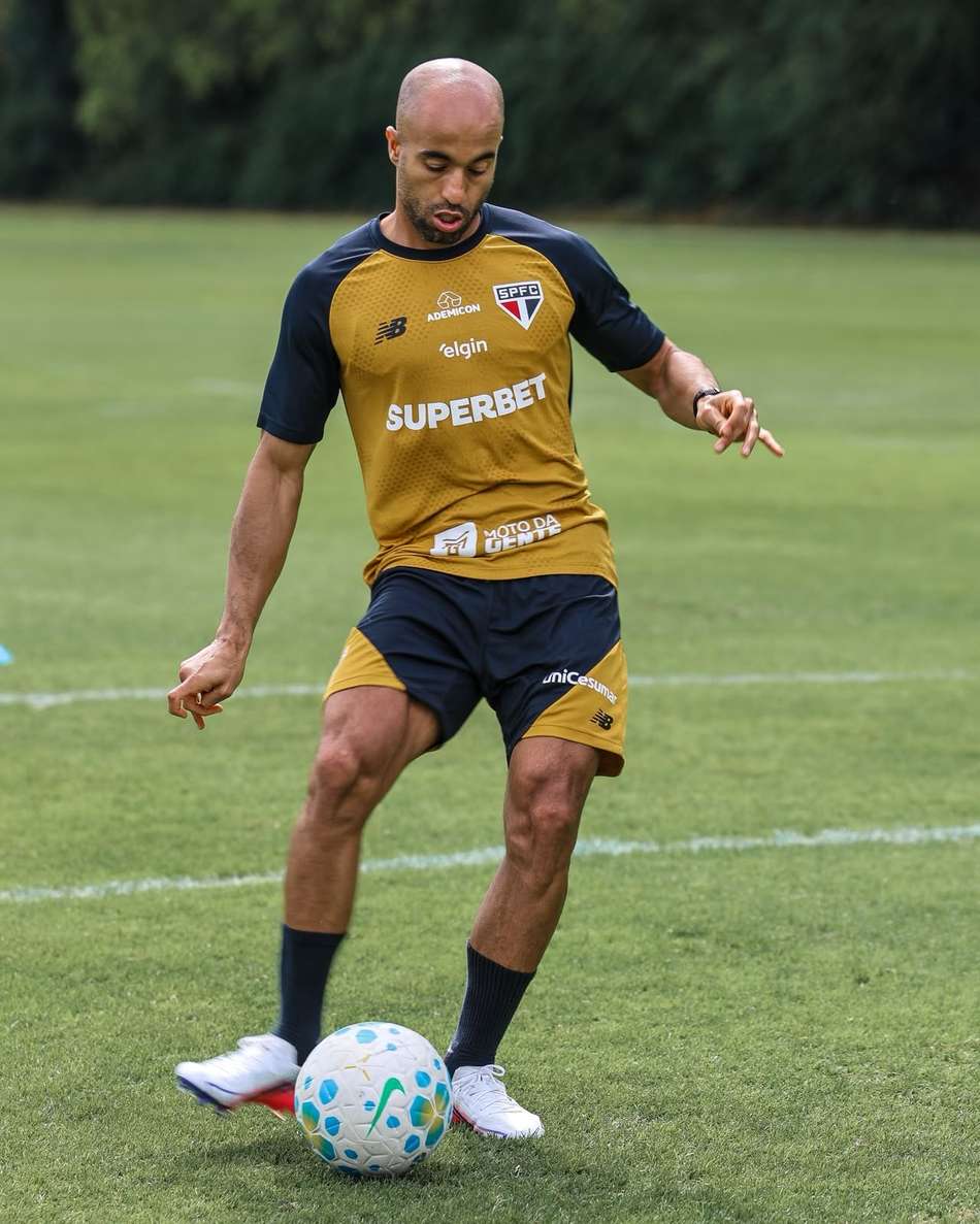 Lucas Moura treinando pelo são paulo