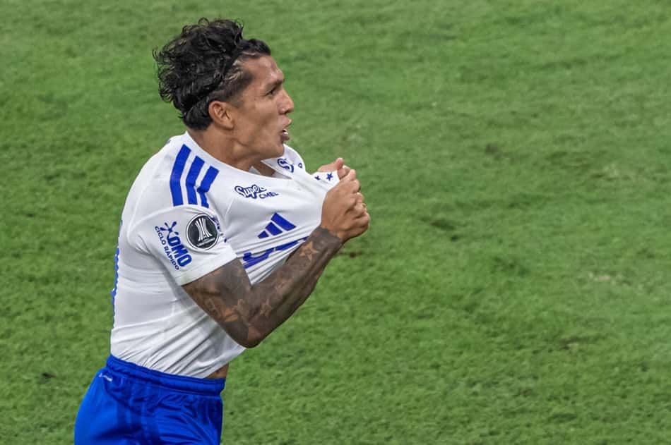 Lucas Romero comemora gol no Maracanã