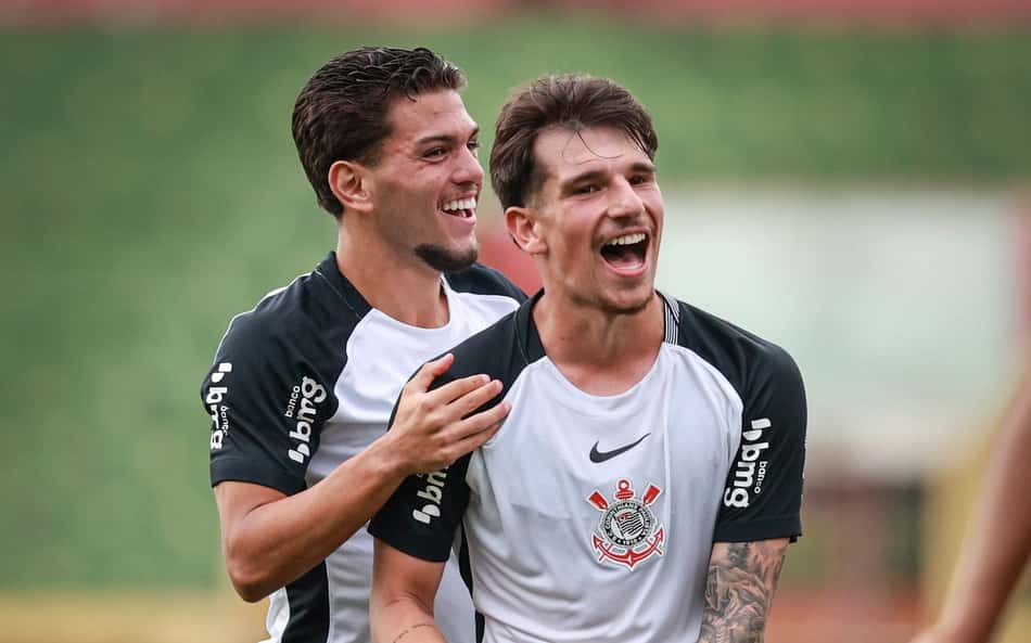 Lucca Caramico comemora gol pelo Corinthians no Brasileiro sub-17