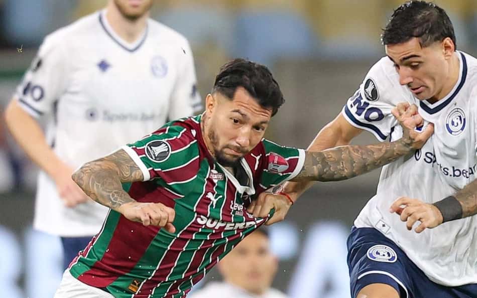 Lucho Acosta disputa bola em Fluminense x Independiente Rivadavia (Foto: Marcelo Gonçalves/ Fluminense FC)