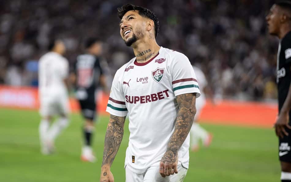 Lucho Acosta se lamenta durante jogo entre Fluminense e Vasco na Copa do Brasil