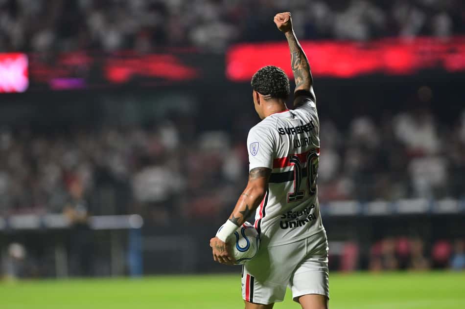 Luciano com a camisa do São Paulo