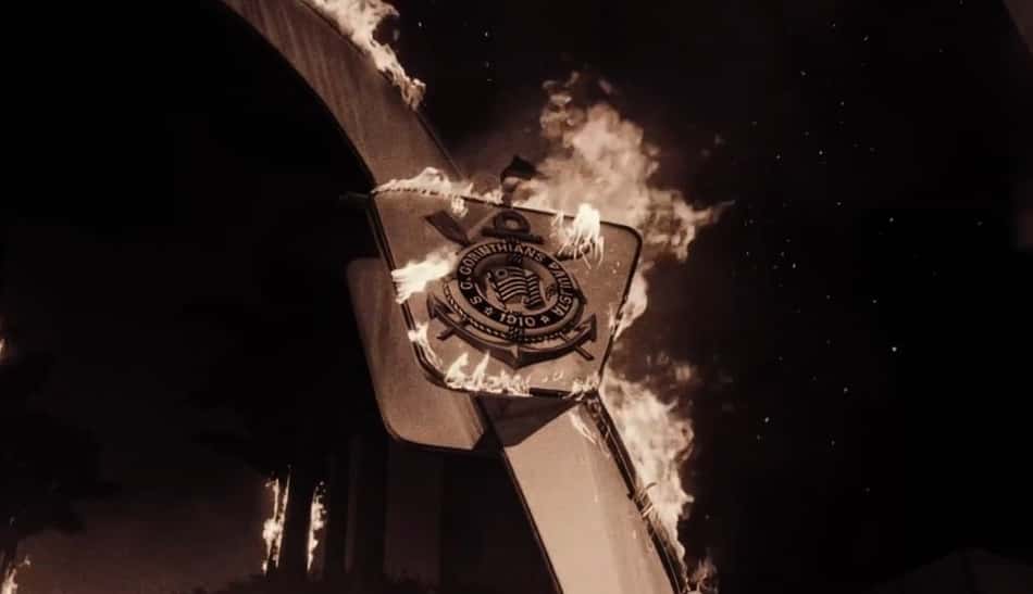 Sede do Corinthians pegando fogo em clipe de Memphis Depay