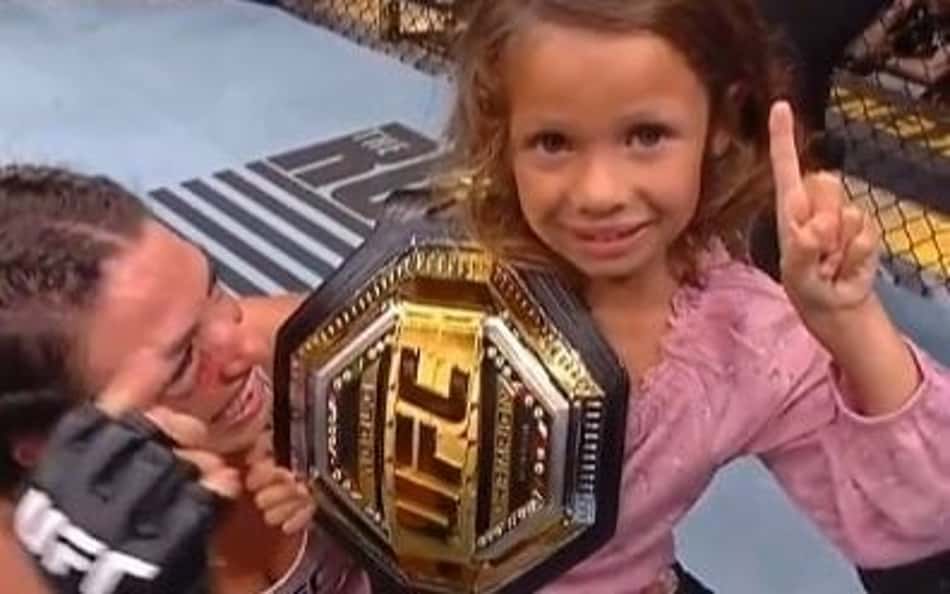 Mackenzie Dern e a filha, Moa com o cinturão