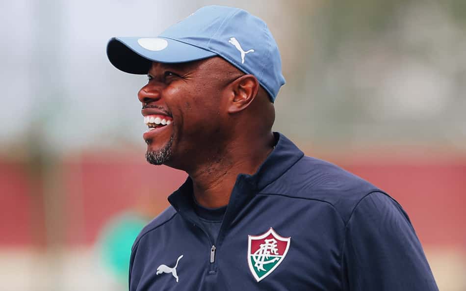 Marcão no comando do treino do Fluminense