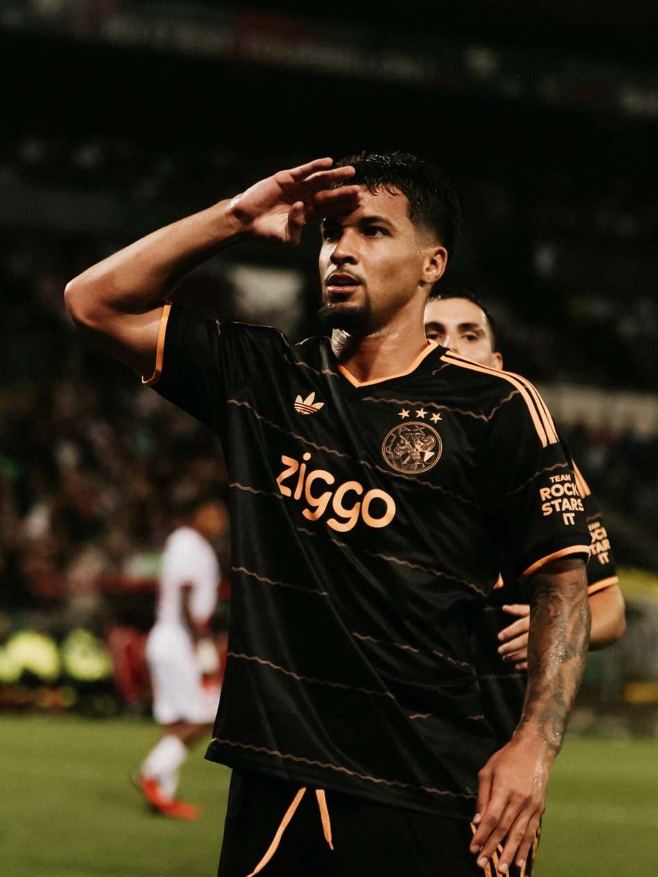 Marcos Leonardo em ação pelo Ajax