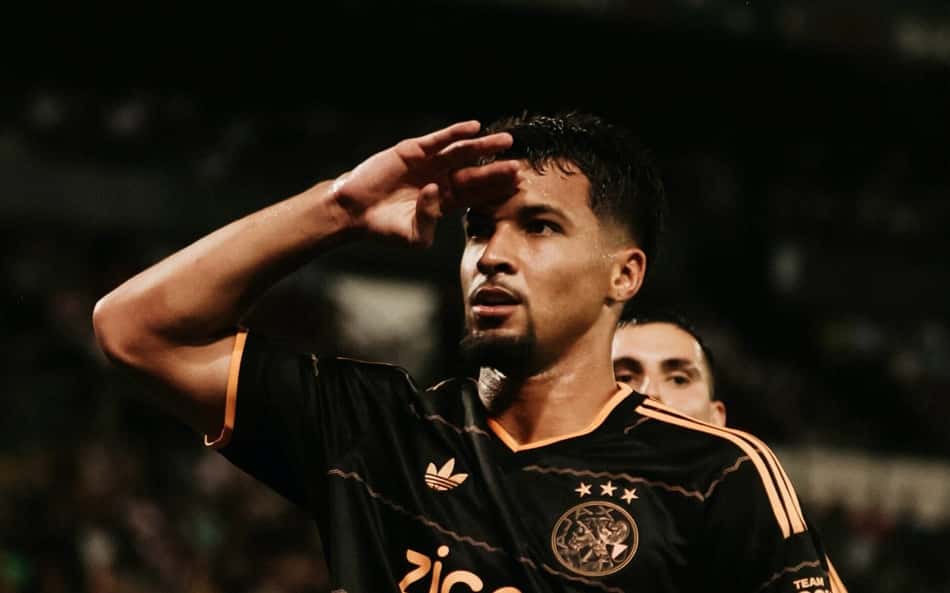 Marcos Leonardo em ação pelo Ajax