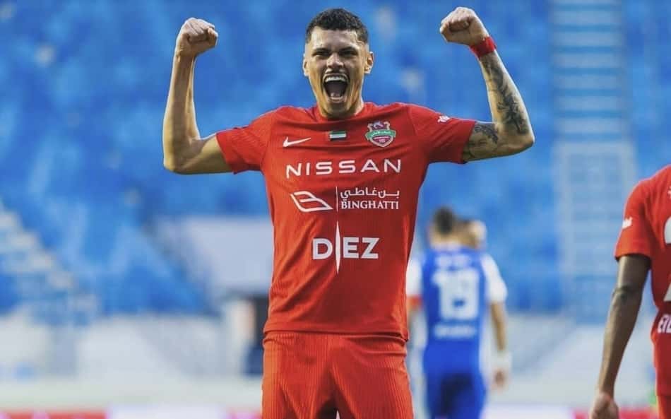 Mateusão comemora gol marcado pelo Shabab Al-Ahli