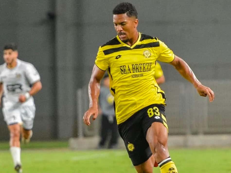 Matheus Davó em ação pelo Maccabi Netanya