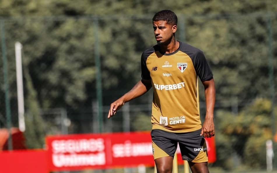 Matheus Ferreira em treino do São Paulo