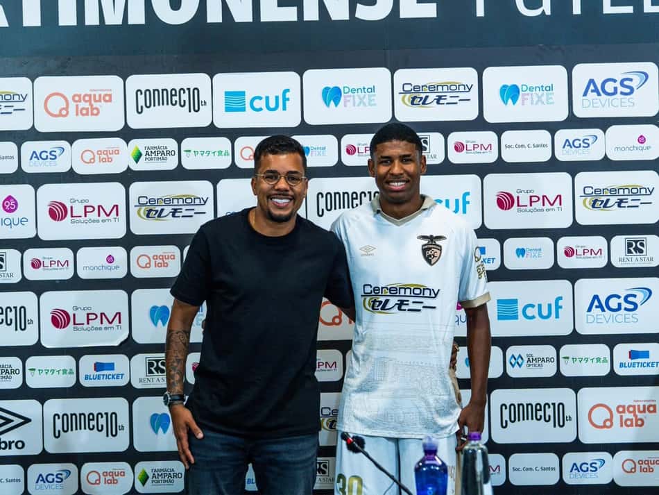 Matheus Fortunato em apresentação pelo Portimonense