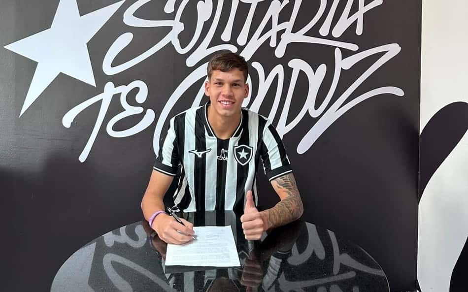 Matheus Henrique assinou com o Botafogo