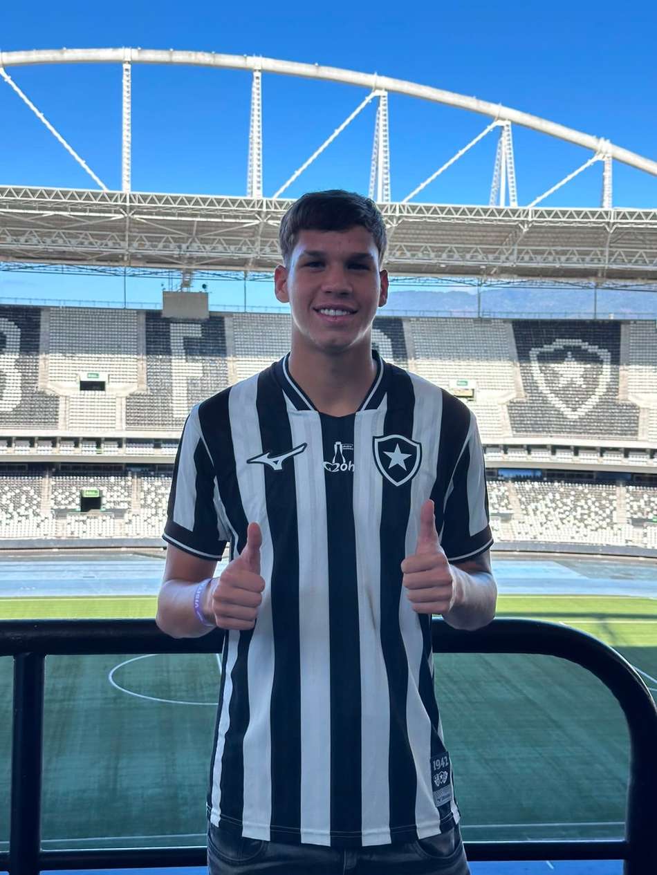 Matheus Henrique assinou com o Botafogo