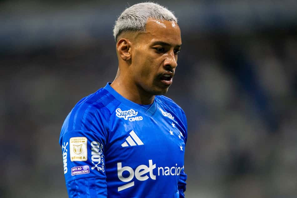 Matheus Pereira, do Cruzeiro marcou no último minuto contra o Flamengo no Mineirão (Foto: Fernando Moreno/AGIF/Folhapress)