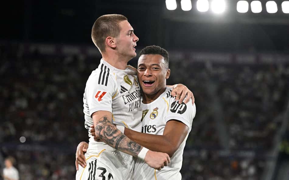 Mbappé e Mastantuono comemoram gol do Real Madrid