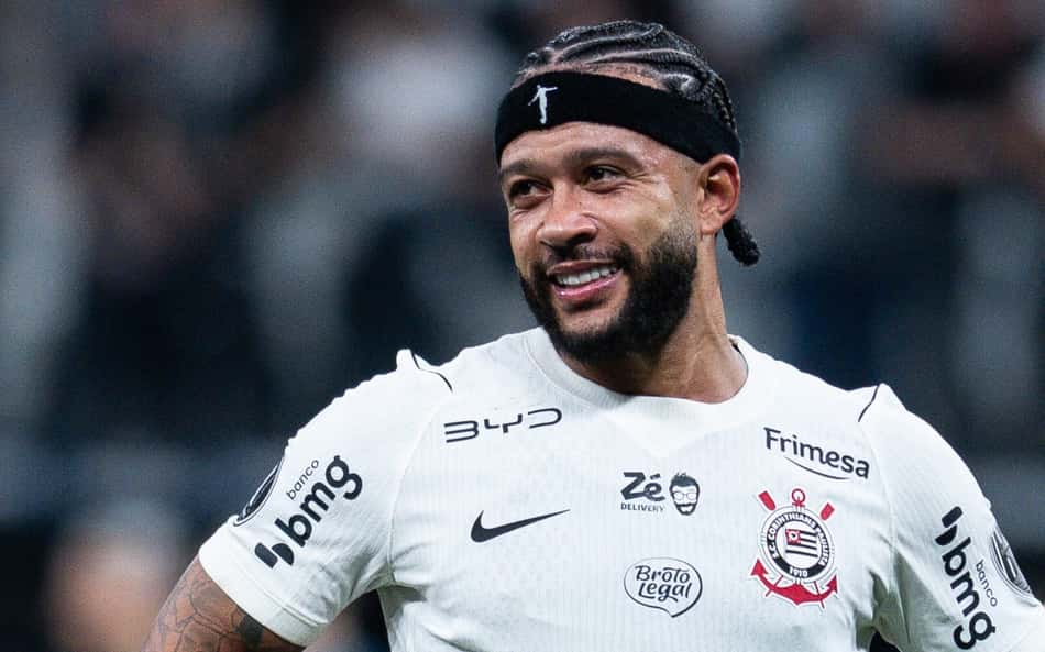 Memphis Depay em ação pelo Corinthians