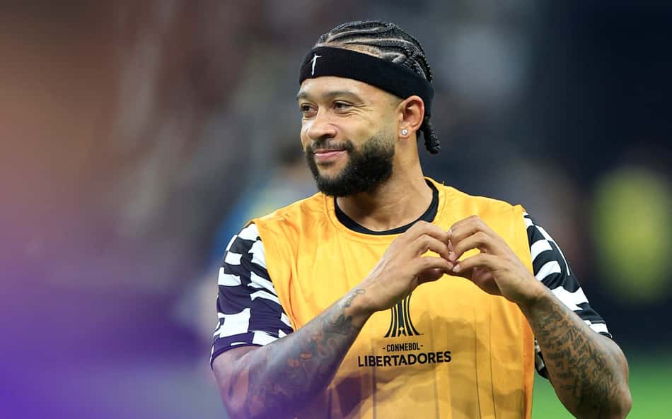 Memphis Depay durante partida do Corinthians contra o Rosario Central