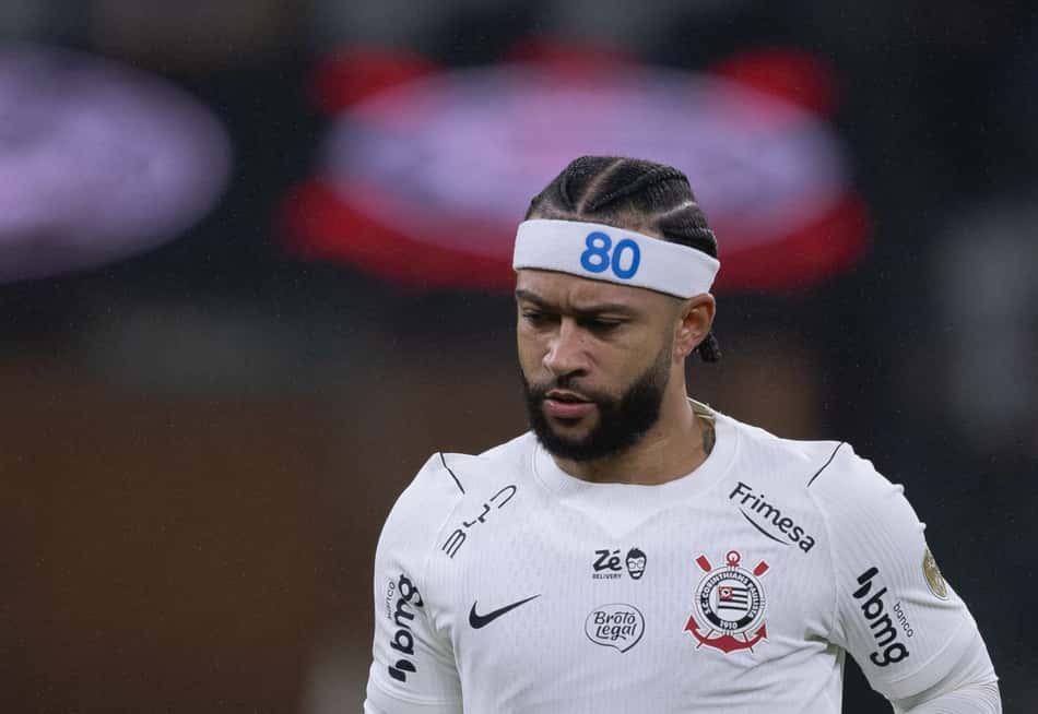 Memphis Depay durante partida do Corinthians