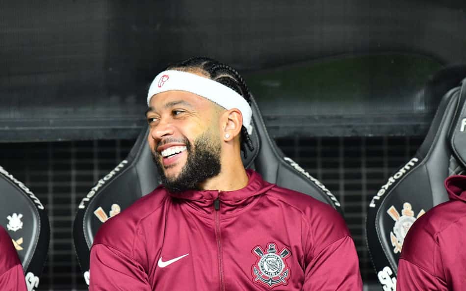 Memphis Depay durante partida do Corinthians