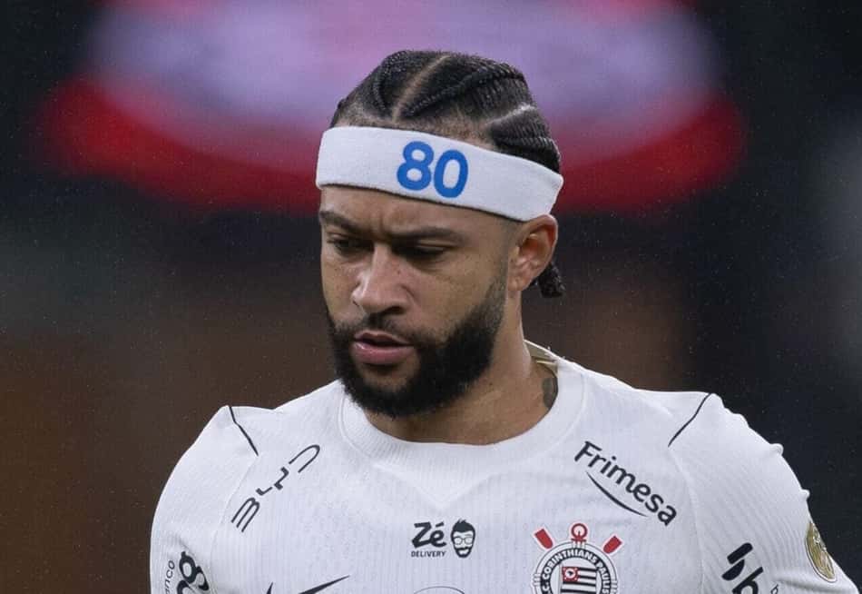 Memphis Depay durante partida do Corinthians