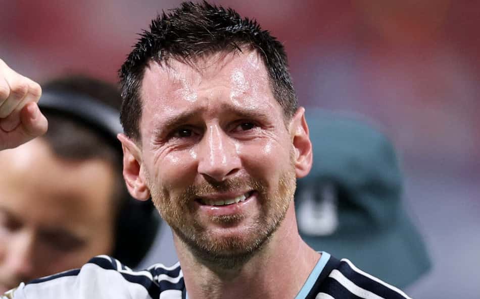 Messi cai no choro após virada histórica da Argentina sobre o Egito