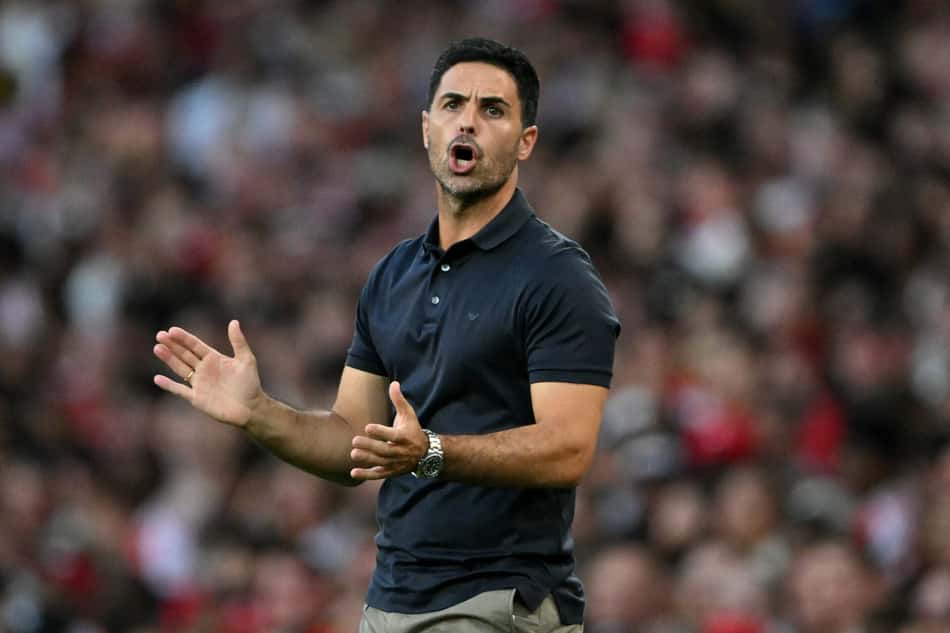 Mikel Arteta orienta jogadores do Arsenal em amistoso de pré-temporada