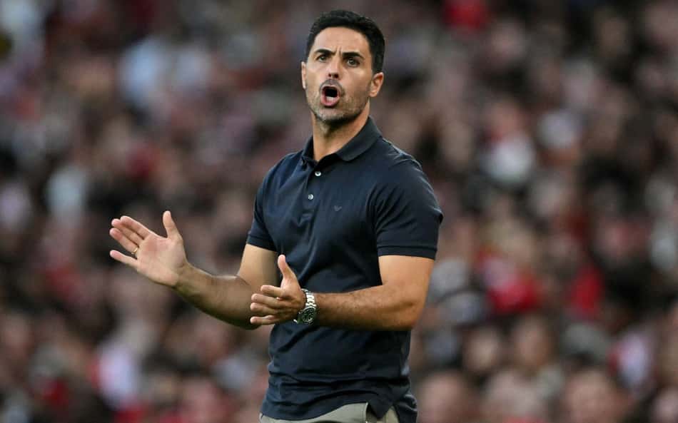 Mikel Arteta orienta jogadores do Arsenal em amistoso de pré-temporada