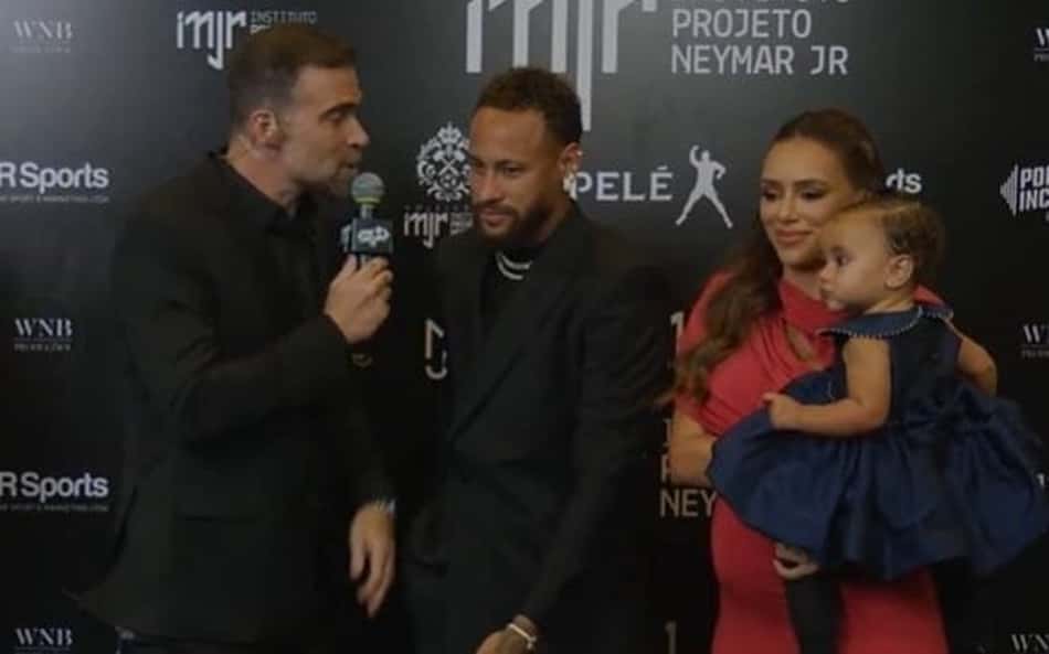 Neymar chega ao leilão do seu institutto, em São Paulo. (Foto: Divulgação/ Internet)