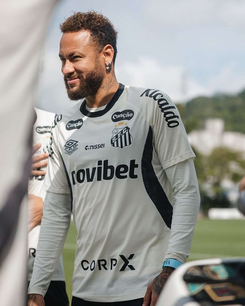 Neymar treina com o elenco do Santos visando jogo contra o Macará. (Foto: Raul Baretta/ Santos FC)
