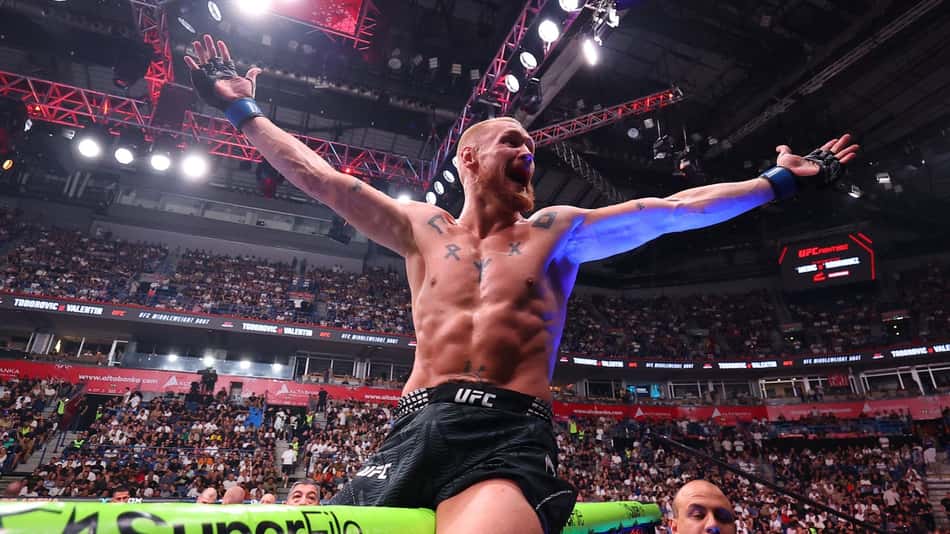 Navajo Stirling comemora nocaute no UFC Belgrado