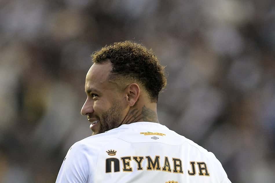 Desentendimento entre Neymar e Thiago Mendes causa grande repercussão nas redes (Foto: Dhavid Normando/Código 19/Folhapress)
