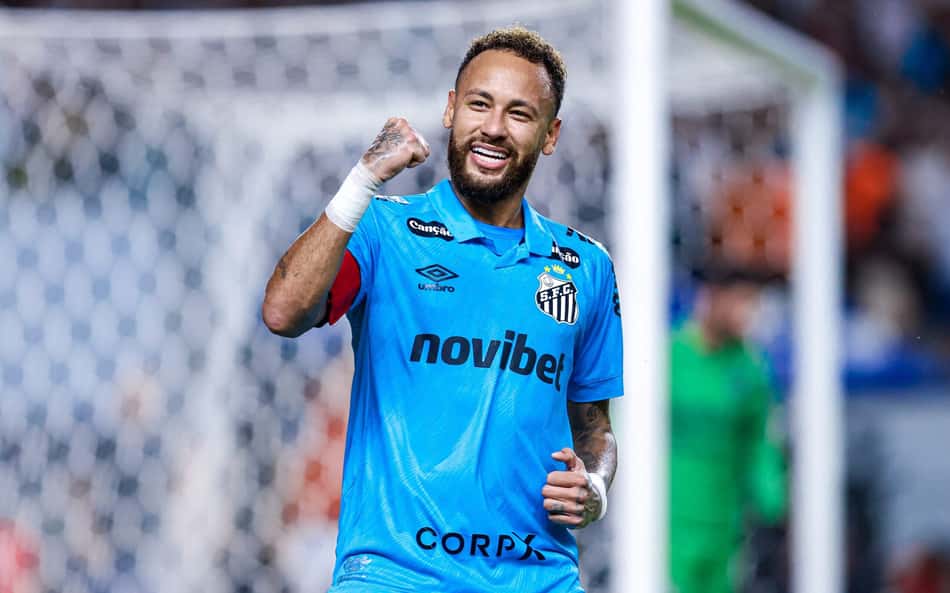 Neymar comemora gol de Rony com assistência sua no jogo de volta entre Santos e Remo na Copa do Brasil