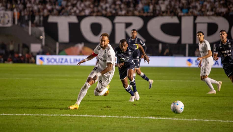 Neymar em ação pelo Santos no duelo contra o Remo, pela Copa do Brasil
