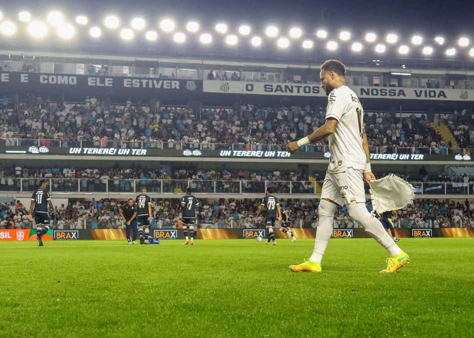 Neymar em duelo do Santos na Vila Belmiro. (Foto: Ekobanpress/Folhapress)