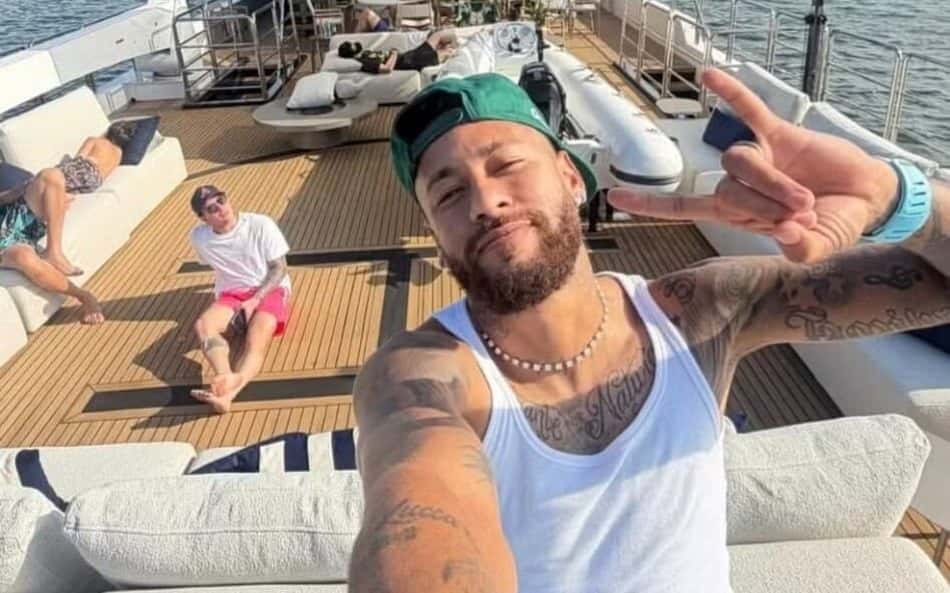 Neymar publica fotos provocando presidente do Remo