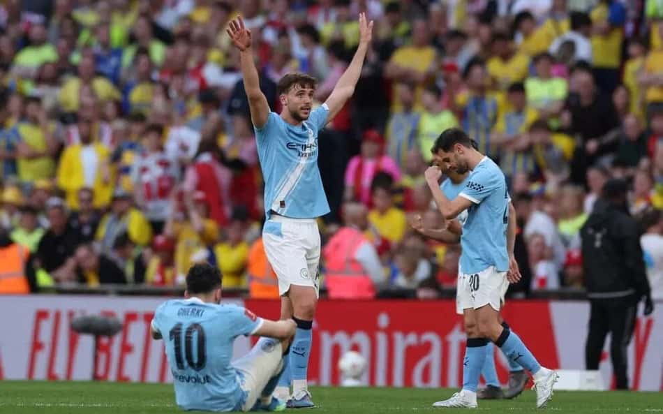 Nico Gonzáez comemora título da FA Cup com o Manchester City (Foto: Adrian Denis/AFP)
